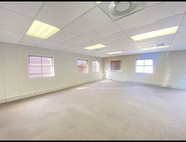 136M² OFFICE TO LET IN STEENBERG